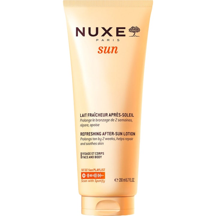 Nuxe Sun Refreshing After-Sun Lotion 200 ml kosteuttava after sun -voide persikanvärisessä tuubissa.