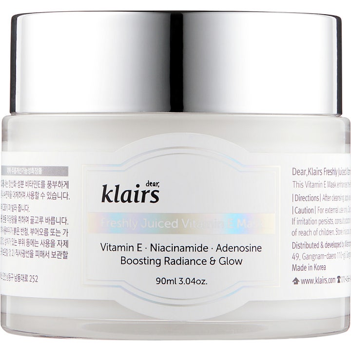 Klairs Freshly Juiced Vitamin E Mask 90ml heleyttävä kasvonaamio valkoisessa purkissa kiiltävällä hopeakorkilla.