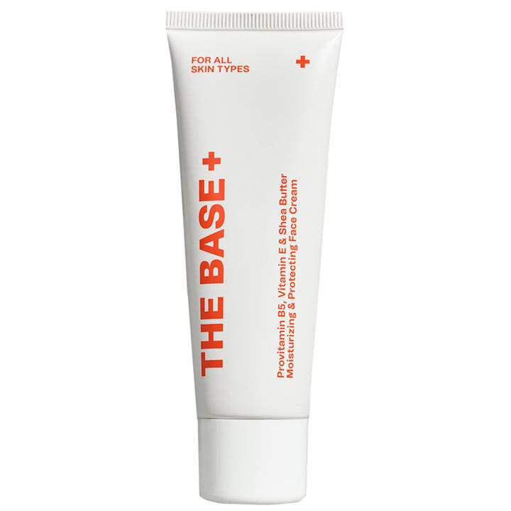 The Base+ Moisturizing & Protecting Face Cream kosteuttava kasvovoide valkoisessa tuubissa punaista tekstiä.