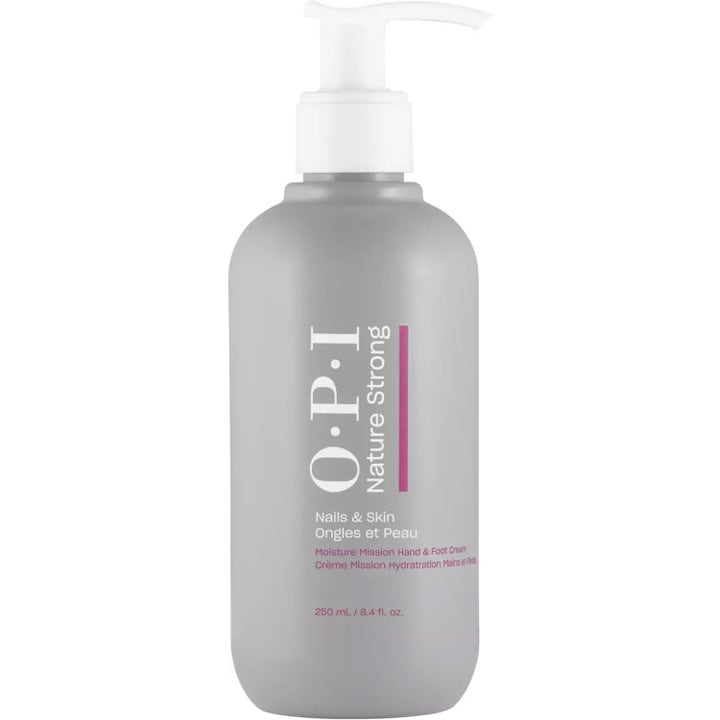 OPI Nature Strong Nails & Skin Moisture Mission 250 ml kosteuttava käsi- ja jalkavoide harmaassa pumppupullossa
