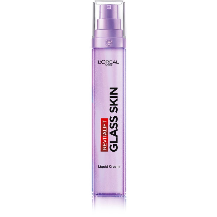 L'Oréal Paris Revitalift Glass Skin nestemäinen kasvovoide kirkkaalle iholle liilassa pumppupullossa.