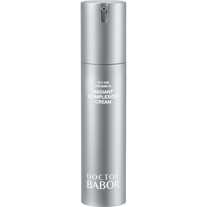 Doctor Babor Radiant Complexion Cream 50 ml heleyttävä C-vitamiinivoide tyylikkäässä hopeisessa pumppupullossa.