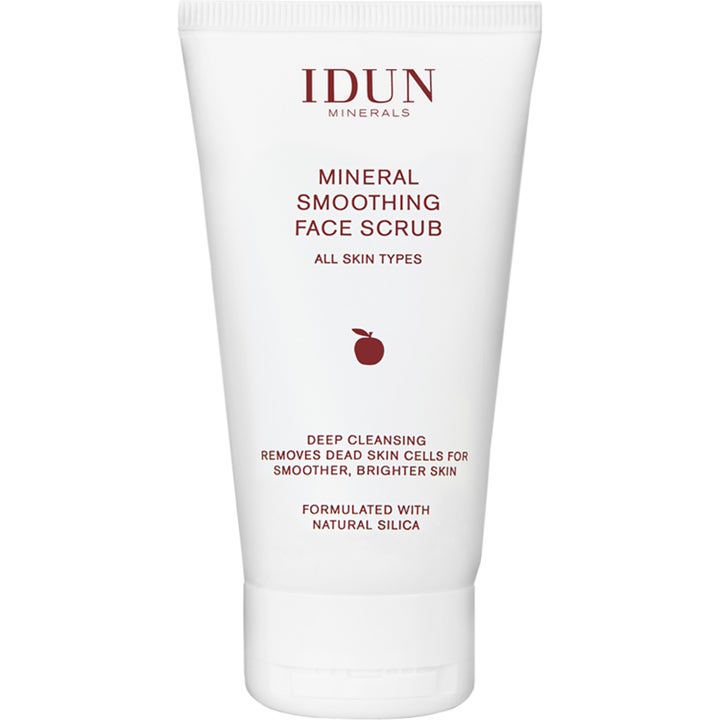 IDUN Minerals Mineral Smoothing Face Scrub syväpuhdistava kasvokuorinta silottaa ihoa valkoisessa tuubissa punaisella omenalla.