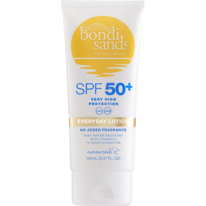 Bondi Sands SPF 50+ Everyday Lotion 150ml suojaava aurinkovoide valkoisessa tuubissa keltaisella aurinkologolla.