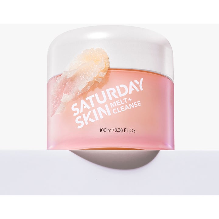 Saturday Skin Melt + Cleanse Makeup Melting Balm 100 ml puhdistusbalmi huurteisessa purkissa kermainen koostumus