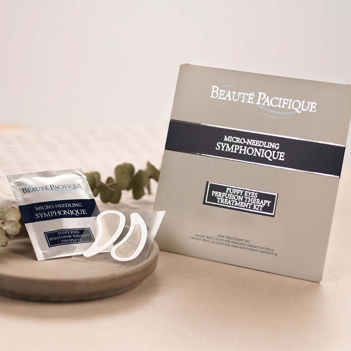 Beauté Pacifique Symphonique Microneedling Eye Patches 1 pcs silmänympäryslaput ja harmaa pakkaus.