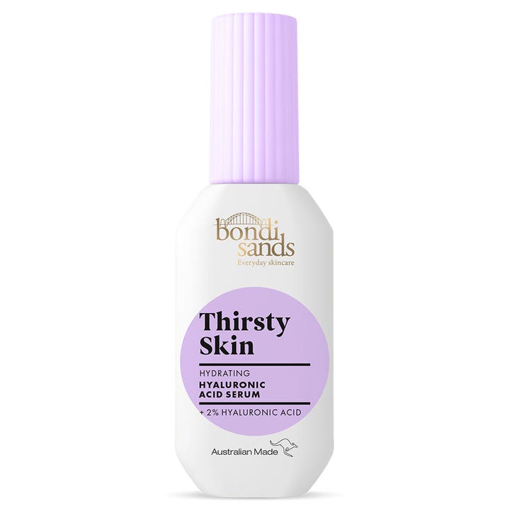 Bondi Sands Thirsty Skin 30 ml kosteuttava hyaluronihapposeerumi valkoisessa pullossa, jossa on lila korkki.