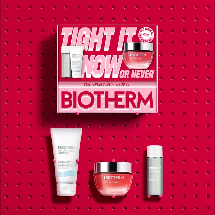 Biotherm Blue Peptides SPF30 Set 1 kpl kiinteyttävä ihonhoitosetti pinkillä taustalla hopeakantisin pakkauksin.