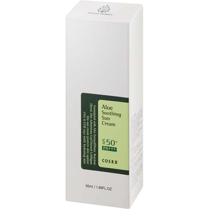 COSRX Aloe Soothing Sun Cream 50 ml rauhoittava SPF 50+ aurinkovoide valkoisessa ulkopakkauksessa vihreällä etiketillä