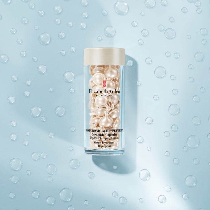 Elizabeth Arden Ceramide Capsules Hyaluronic Acid + Peptides 30 kpl kosteuttava seerumi purkissa vesipisara-alustalla