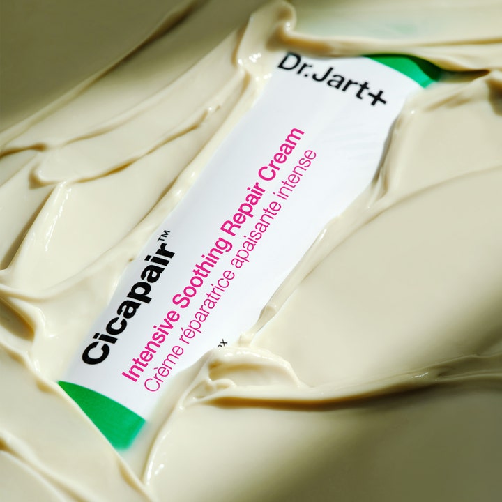 Dr.Jart+ Cicapair Intensive Soothing Repair Cream 50 ml rauhoittava kasvovoide täyteläisenä tekstuurina.