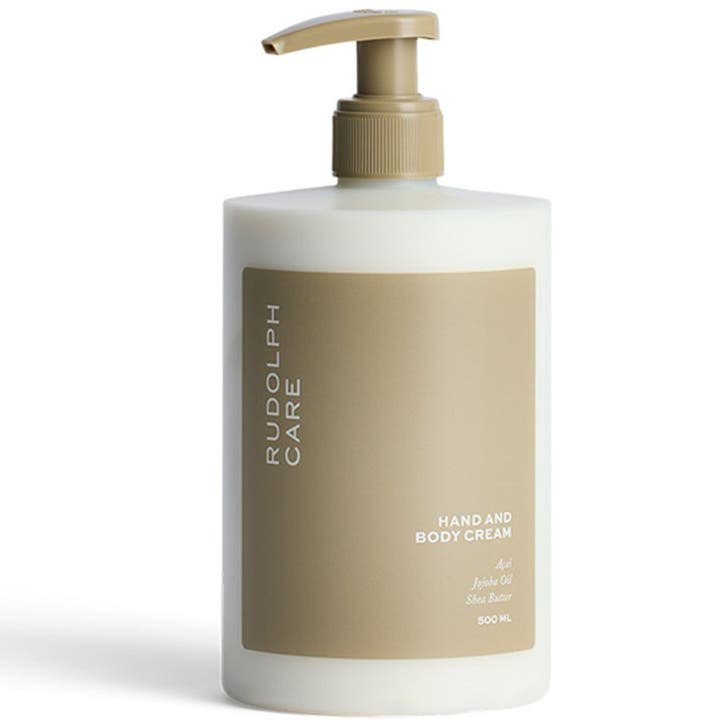 Rudolph Care Hand and Body Cream 500 ml kosteuttava vartalovoide valkoisessa pumppupullossa beigellä etiketillä.