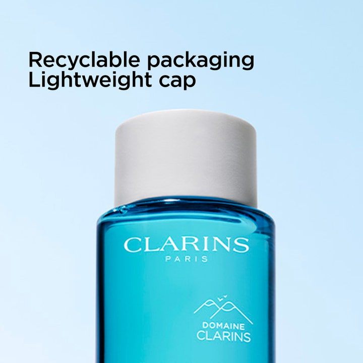 Clarins Gentle Eye Make-Up Remover 125 ml silmämeikin poistoaine kierrätettävässä sinisessä pullossa, jossa on kevyt korkki