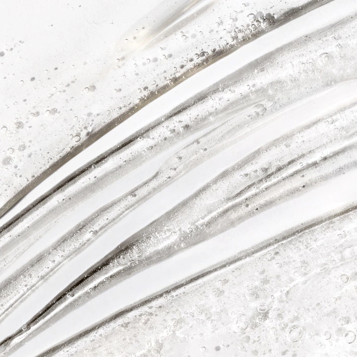 Dermalogica Special Cleansing Gel 50 ml puhdistusgeeli, jonka kirkas geelikoostumus sisältää pieniä ilmakuplia.