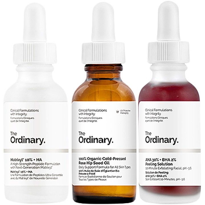 The Ordinary Matrixyl Rose Hip ja AHA BHA Peeling Solution kasvoseerumit kolmessa erilaisessa lasisessa pipettipullossa.
