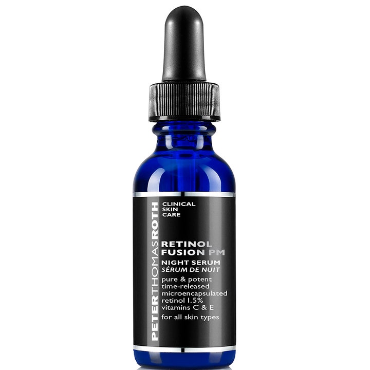 Peter Thomas Roth Retinol Fusion PM Night Serum 30 ml ihoa uudistava yöseerumi sinisessä lasipullossa mustalla pipetillä