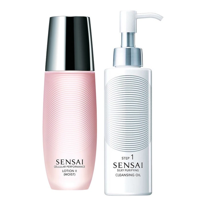 Sensai Cellular Performance Lotion II ja Cleansing Oil kosteuttava ja puhdistava setti aaltokuvioisissa pulloissa.