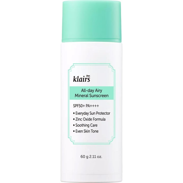 Klairs All-day Airy Mineral Sunscreen 60 g rauhoittava aurinkovoide valkoisessa pullossa jossa on mintunvihreä korkki