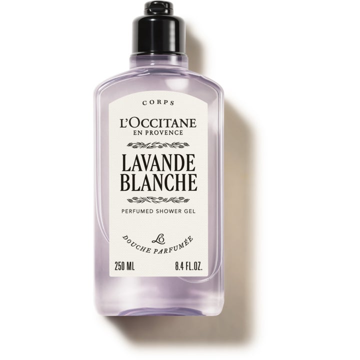 L'Occitane Lavande Blanche 250 ml puhdistava suihkugeeli lilaan vivahtavassa läpinäkyvässä muovipullossa.