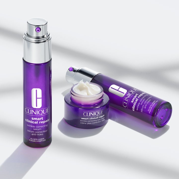 Clinique Smart Clinical Repair 15 ml silmänympärysvoide ja seerumi violeteissa lasipurkeissa ja pulloissa.