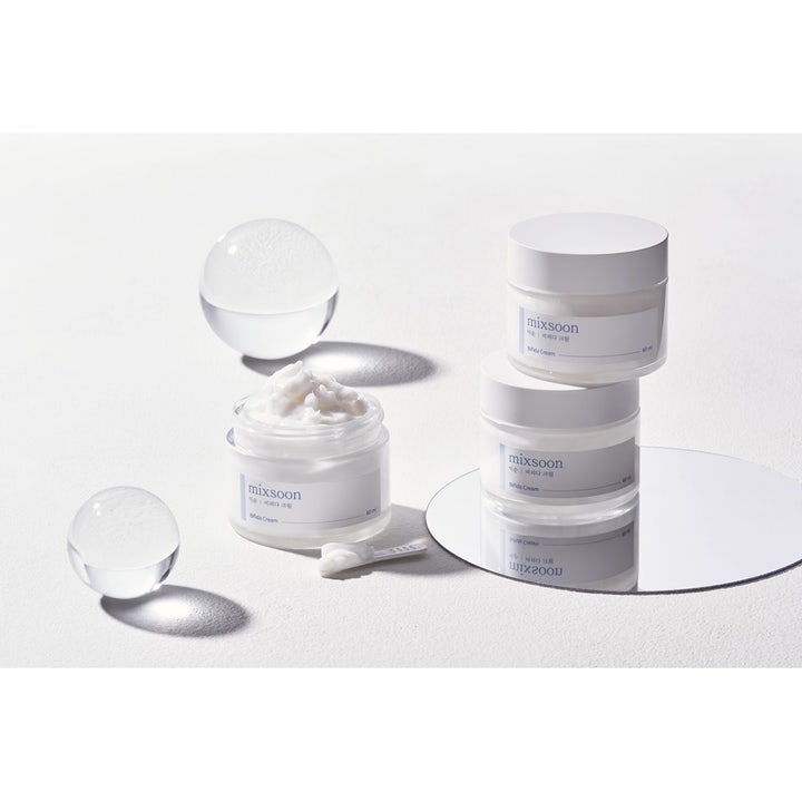 Mixsoon Bifida Cream 60 ml vahvistava kasvovoide lasipurkissa ja esillä oleva täyteläinen koostumus.