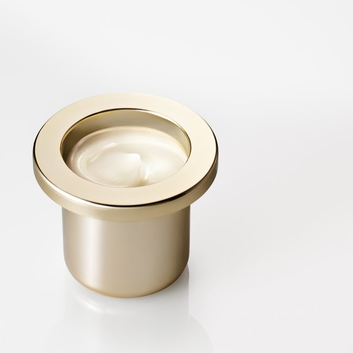 Sensai Total Firm Expert Cream 50 ml kiinteyttävä kasvovoide täyttöpakkaus kultaisessa rasiassa.