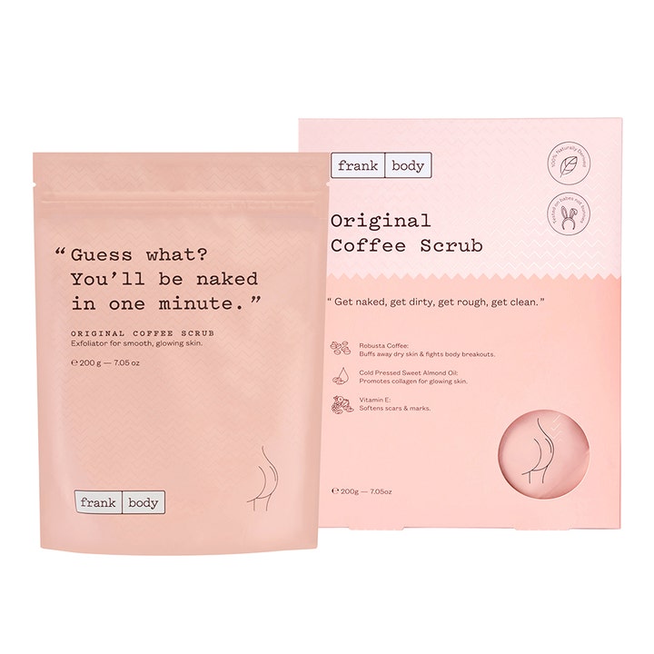 Frank Body Original Coffee Scrub 200 g silottava vartalokuorinta vaaleanpunaisessa pussissa ja ulkopakkauksessa.