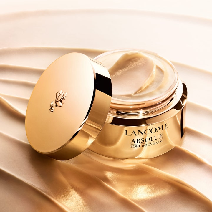 Lancôme Absolue Soft Body Balm 200 ml ravitseva vartalovoide kultaisessa purkissa, jossa on kermainen koostumus.