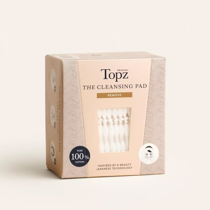 Topz Premium The Cleansing Pad 40 kpl puhdistuslaput kasvoille vaaleanbeigessä pahvipakkauksessa ikkunalla.