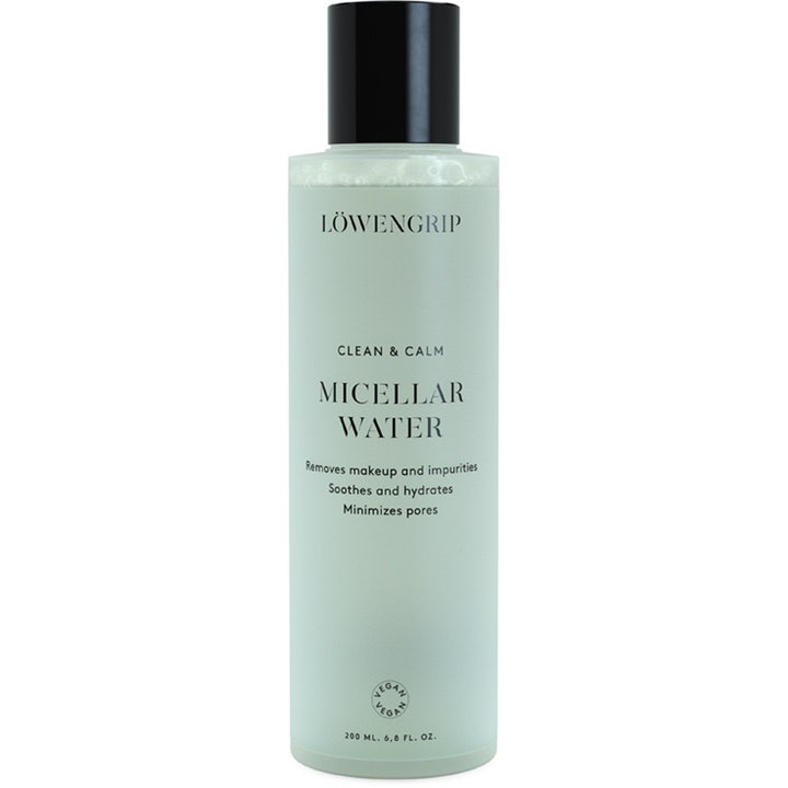Löwengrip Clean & Calm Micellar Water 200 ml rauhoittaa ja puhdistaa kasvot vaaleanvihreässä pullossa mustalla korkilla.