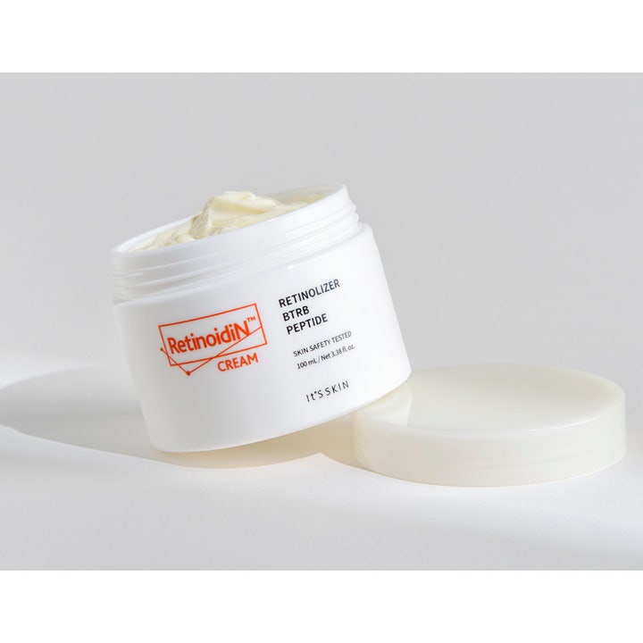 It'S SKIN Retinoidin Cream 100 ml uudistava kasvovoide avatussa valkoisessa purkissa, jossa on täyteläinen koostumus.