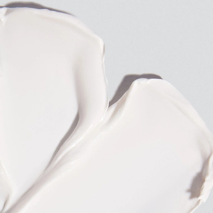 Dermalogica Invisible Physical Defense SPF30 50 ml suojaava aurinkovoide kasvoille sileä valkoinen voidekoostumus