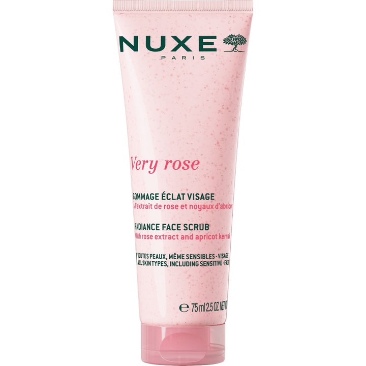Nuxe Very Rose Radiance Face Scrub 75 ml heleyttävä kasvokuorinta vaaleanpunaisessa tuubissa, jossa on rakeinen koostumus.