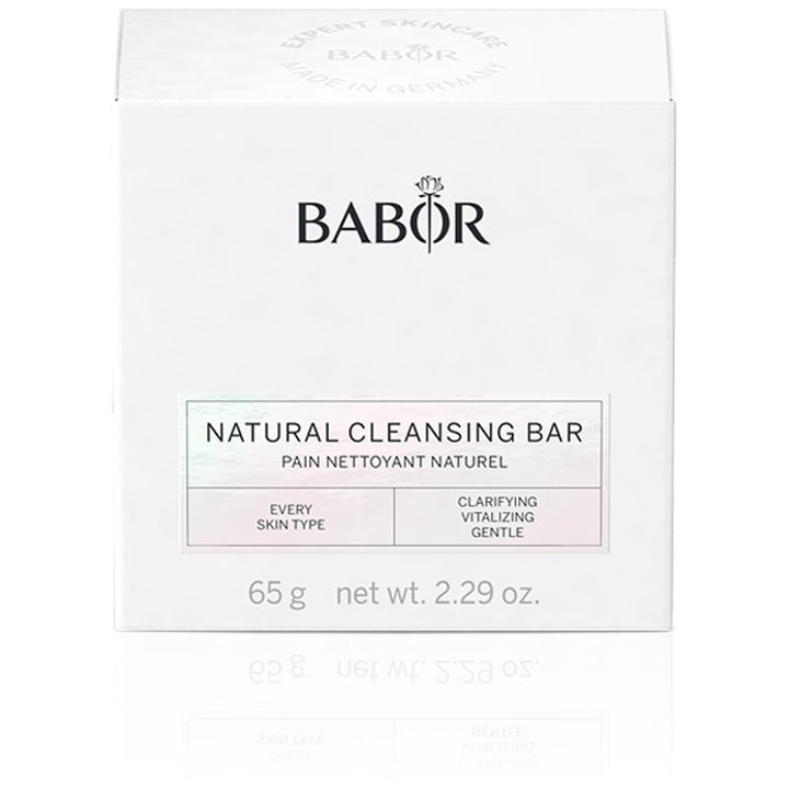 Babor Natural Cleansing Bar 65 g kirkastava kasvonpuhdistus valkoisessa pahvipakkauksessa mustalla tekstillä.