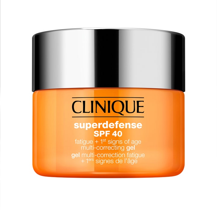 Clinique Superdefense SPF 40 50 ml kirkastava kasvogeeli oranssissa purkissa hopeisella korkilla.