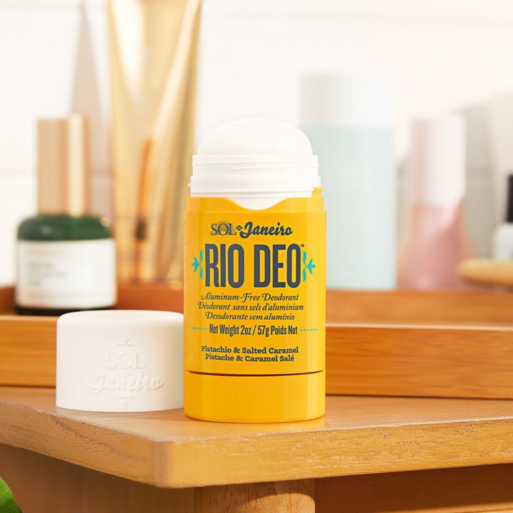 Sol de Janeiro Rio Deo 62 Deodorant Refill 57 ml alumiiniton deodorantti keltaisessa pakkauksessa valkoisella korkilla.