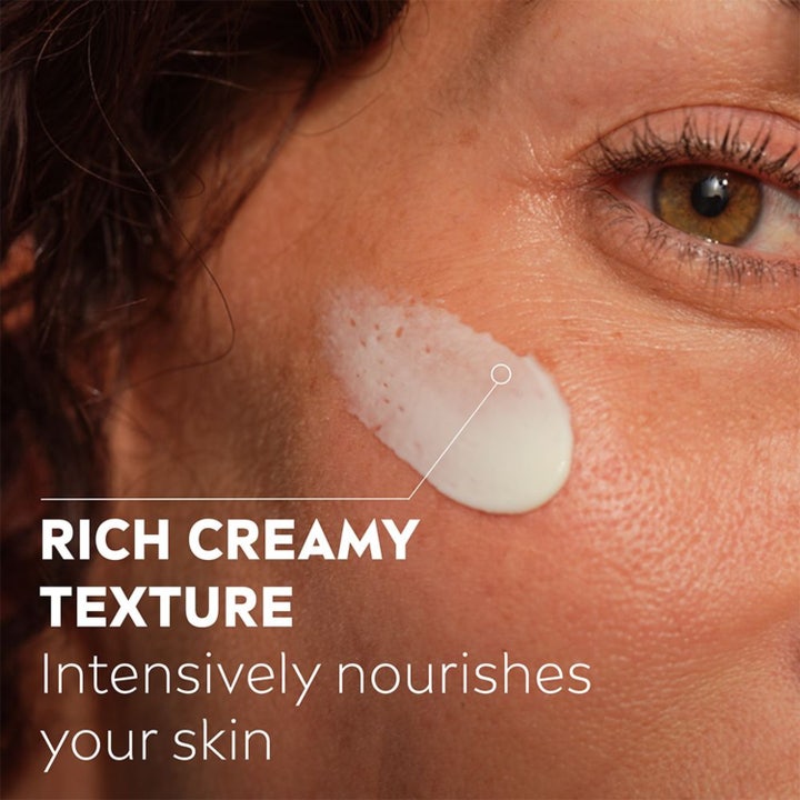 NIVEA Q10 Extra Nourish Night Cream 50 ml ravitseva yövoide ja täyteläinen koostumus kasvojen iholla