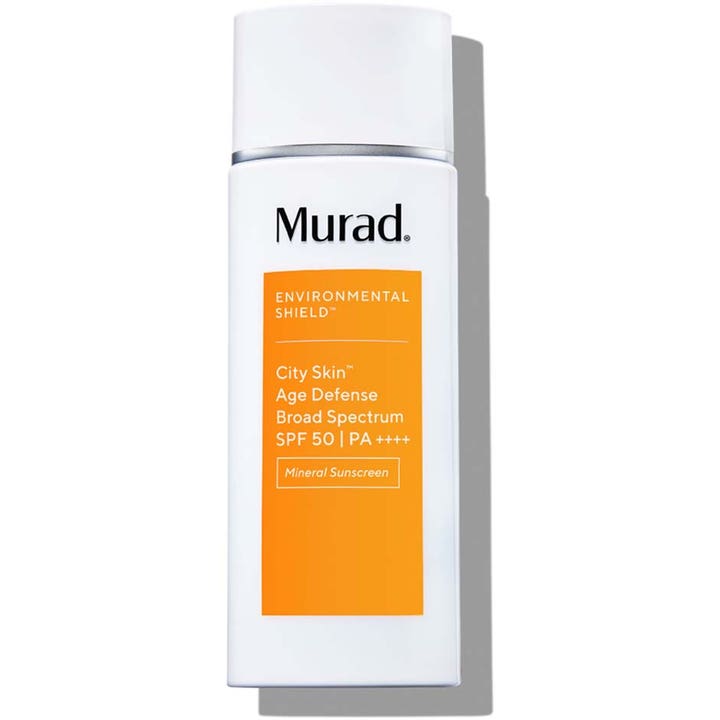 Murad City Skin Age Defense SPF 50 suojaava mineraalinen aurinkovoide valkoisessa pullossa oranssilla etiketillä.