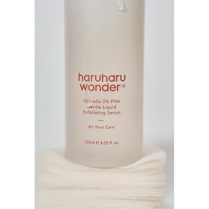 haruharu wonder Centella 3% PHA Gentle Liquid Exfoliating Serum 120 ml kuoriva seerumi huurretussa pullossa vanulappupinolla
