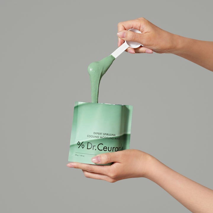 Dr. Ceuracle Expert Spirulina Cooling Modeling Mask 30 g viilentävä kasvonaamio pussissa josta lusikoidaan vihreää massaa