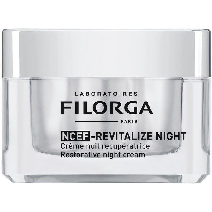 Filorga NCEF-Revitalize Night 50 ml elvyttävä yövoide hopeisessa lasipurkissa silottaa ihoa yön aikana.