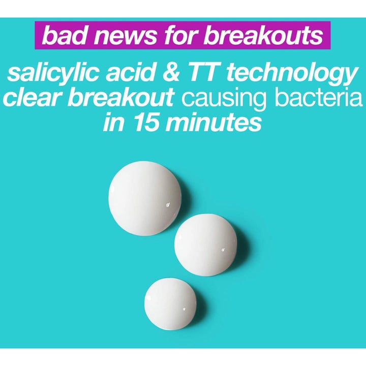 Dermalogica Clear Start Breakout Clearing Booster salisyylihapposeerumi kolme valkoista voidetippaa turkoosilla pohjalla