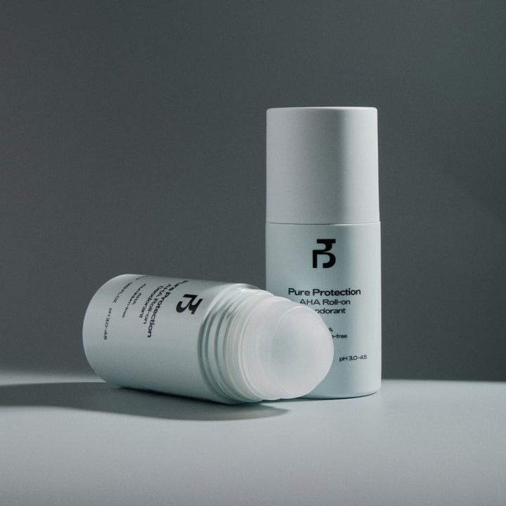 Bodyologist Pure Protection AHA Roll-on Deodorant 50 ml alumiiniton suoja vaaleansinisissä pakkauksissa roll-on-pallo esillä.
