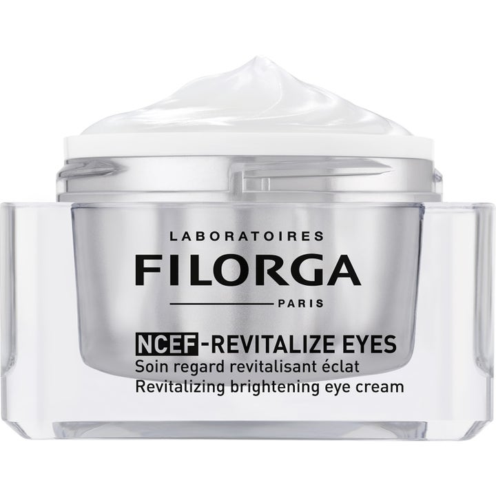 Filorga NCEF-Revitalize Eyes 15 ml elvyttävä silmänympärysvoide kirkastaa katsetta hopeisessa avatussa purkissa.