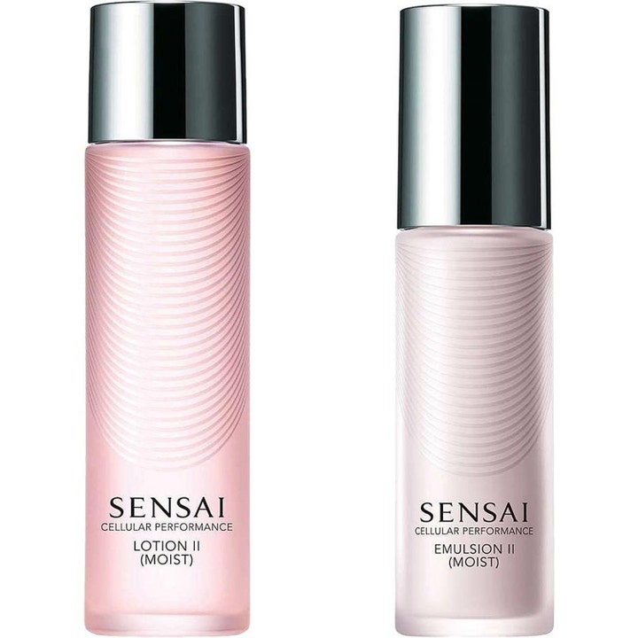 Sensai Cellular Performance Lotion II ja Emulsion II kosteuttava ihonhoitosetti vaaleanpunaisissa aaltokuvioisissa pulloissa.