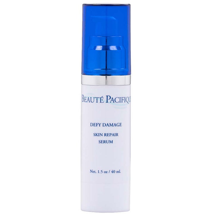 Beauté Pacifique Defy Damage Skin Repair Serum 40 ml on elvyttävä seerumi valkoisessa pullossa, jossa on sininen korkki.