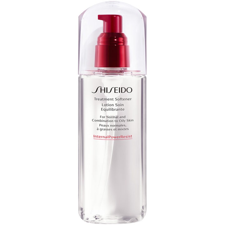 Shiseido Treatment Softener 150 ml tasapainottava kasvovesi läpinäkyvässä pumppupullossa jossa on punainen korkki.