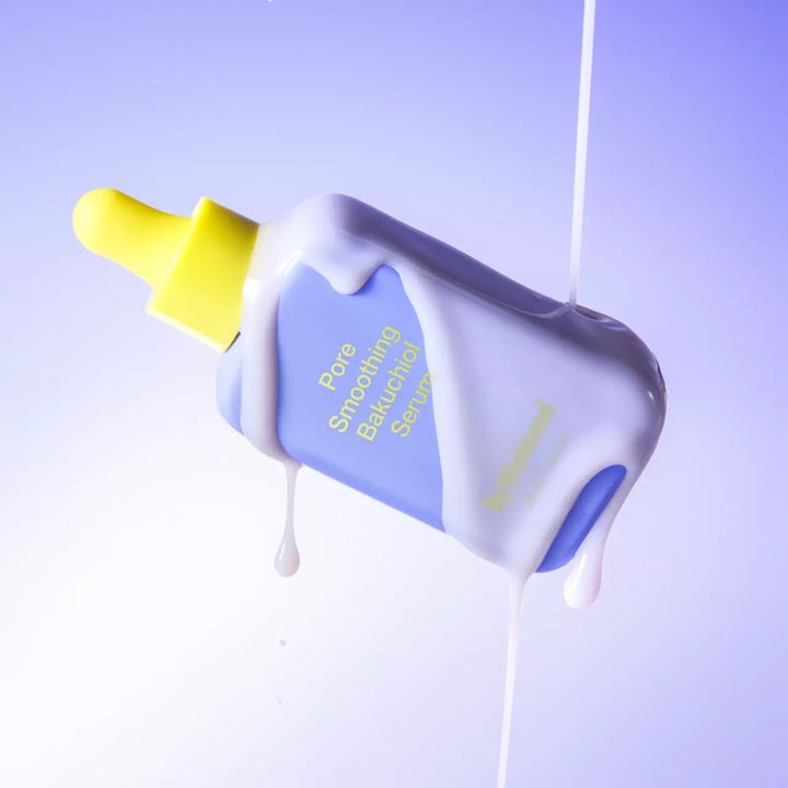 By Wishtrend Pore Smoothing Bakuchiol Serum 30 ml ihoa silottava seerumi liilassa pullossa keltaisella korkilla ja valuva voide