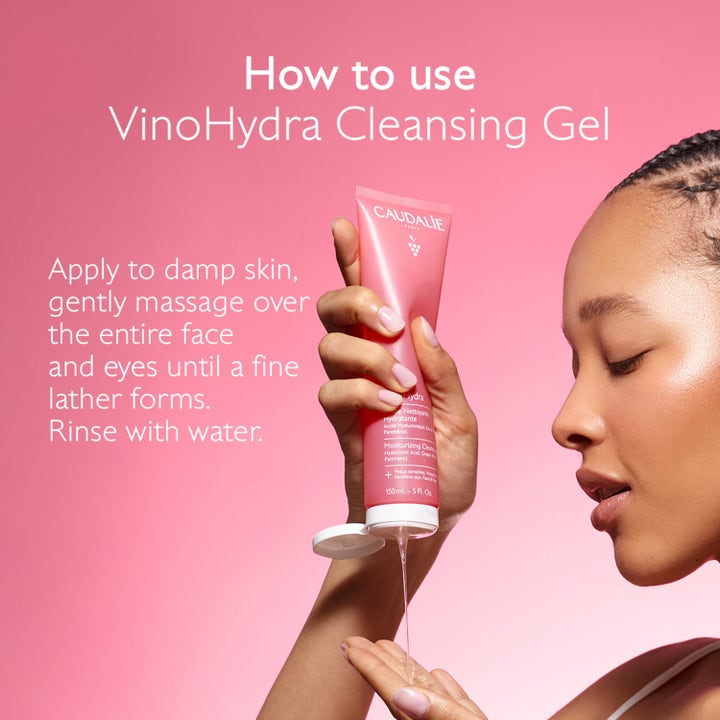 Caudalie Vinohydra Moisturizing Cleansing Gel 150 ml kosteuttava puhdistusgeeli vaaleanpunaisessa tuubissa ja käyttöohje