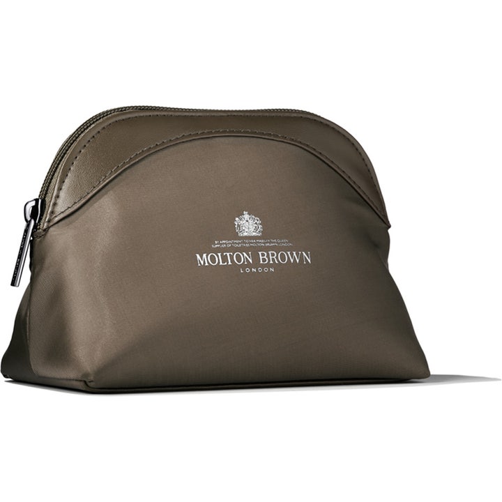 Molton Brown Mens Mini Stowaway 240 ml vartalonhoitosetti ruskea vetoketjullinen kosmetiikkalaukku logolla